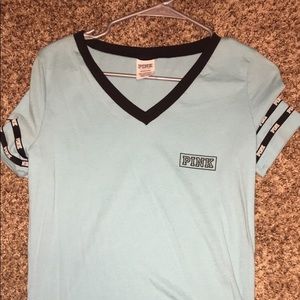 women’s small PINK v neck